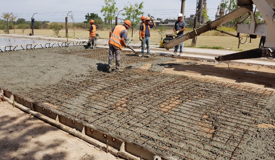 IDIAZÁBAL: SE CONSTRUYEN 5 CUADRAS DE PAVIMENTO DE HORMIGÓN