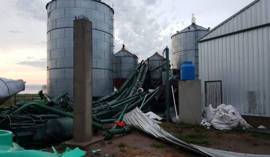FUERTES VIENTOS CAUSARON SEVEROS DAÑOS MATERIALES EN LABORDE y ESCALANTE
