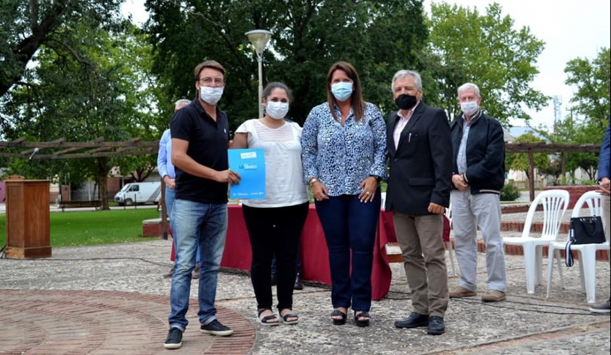 PASCANAS: SE ENTREGARON LOS BOLETOS DE COMPRA/VENTA DE LOS LOTES DEL PROGRAMA “LO TENGO”