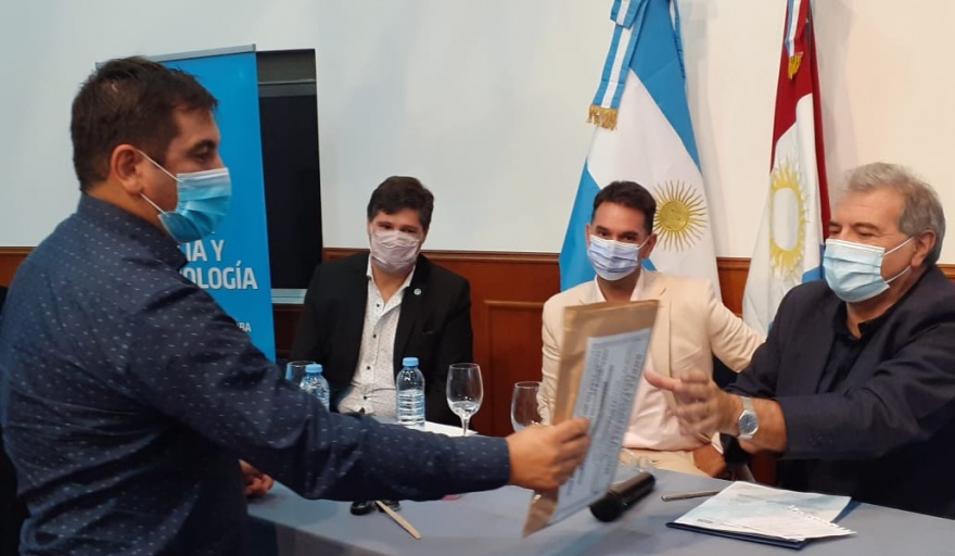 EL ASFALTO DE LA RUTA E-52 ENTRE LOS UCLES Y POZO DEL MOLLE CADA VEZ MAS CERCA