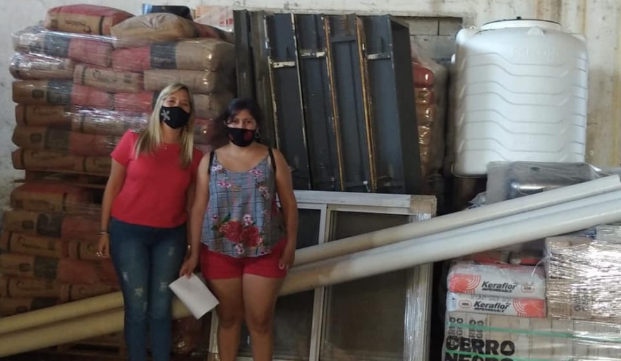 SAN MARCOS SUD: LA MUNICIPALIDAD ENTREGÓ KITS PARA LA CONSTRUCCIÓN DE 3 VIVIENDAS