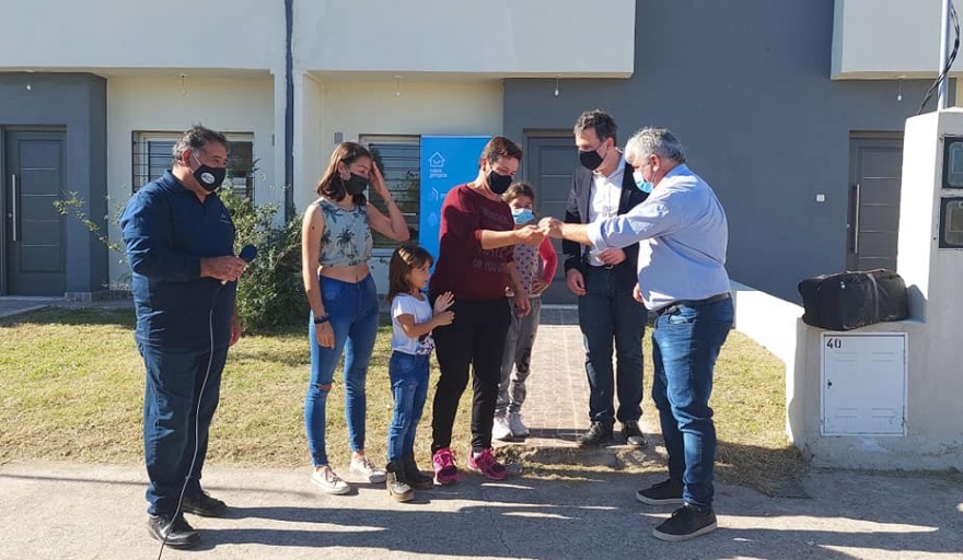 VIAMONTE: SE ENTREGARON 7 VIVIENDAS DE PROCREAR