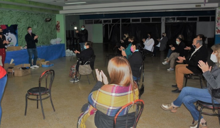 BELL VILLE: ONG´s ENTREGARON KITS DE ÚTILES ESCOLARES A DIVERSAS ENTIDADES