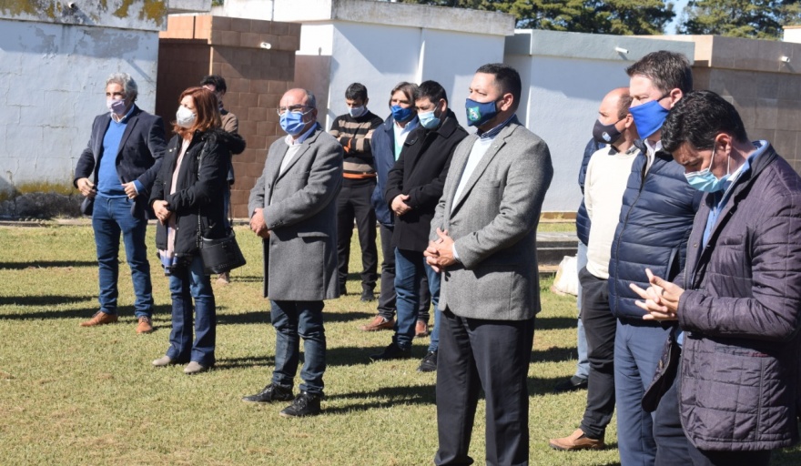 EMOTIVO HOMENAJE AL DESAPARECIDO INTENDENTE JORGE CURA