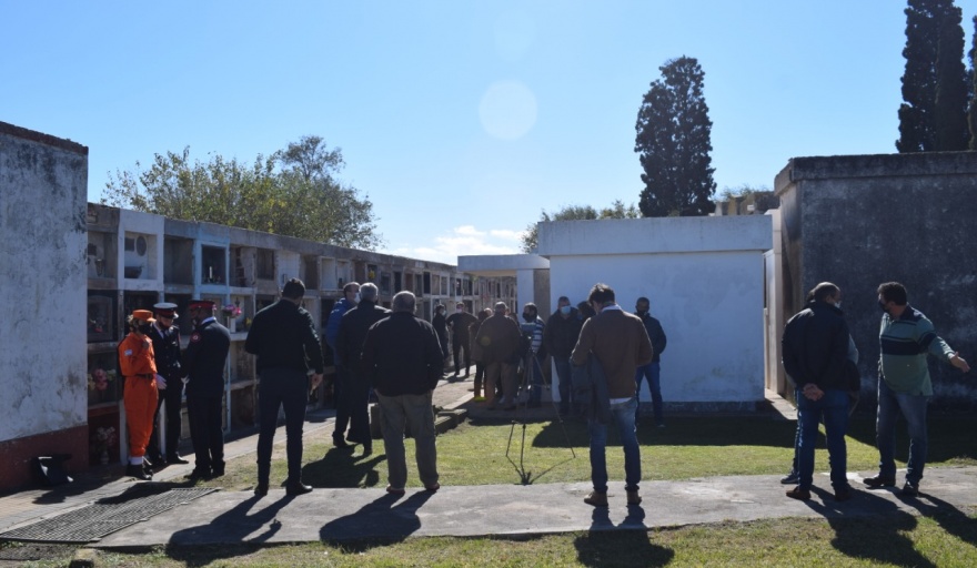 EMOTIVO HOMENAJE AL DESAPARECIDO INTENDENTE JORGE CURA