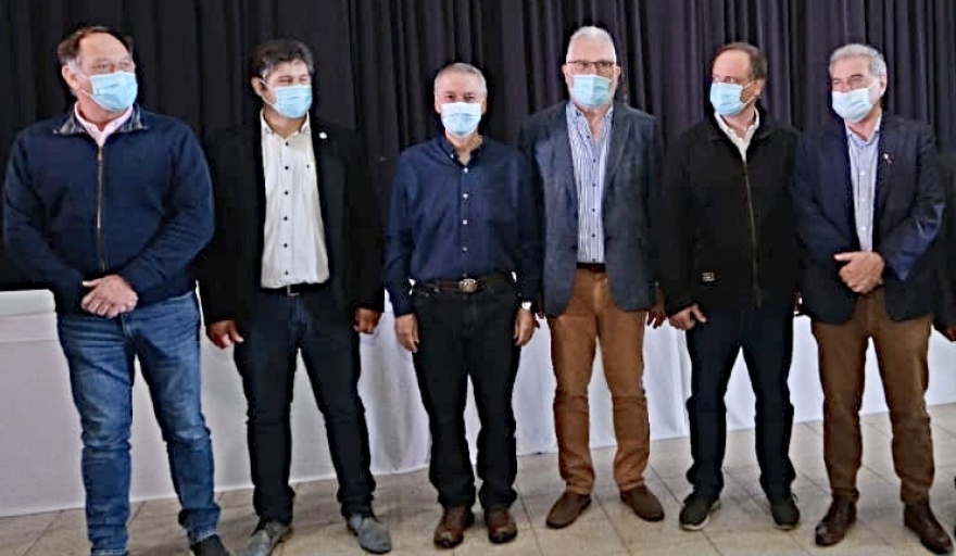 EN BELL VILLE JUNTO A LA MESA DE ENLACE, SCHIARETTI ENTREGÓ APORTES A PRODUCTORES AGROPECUARIOS