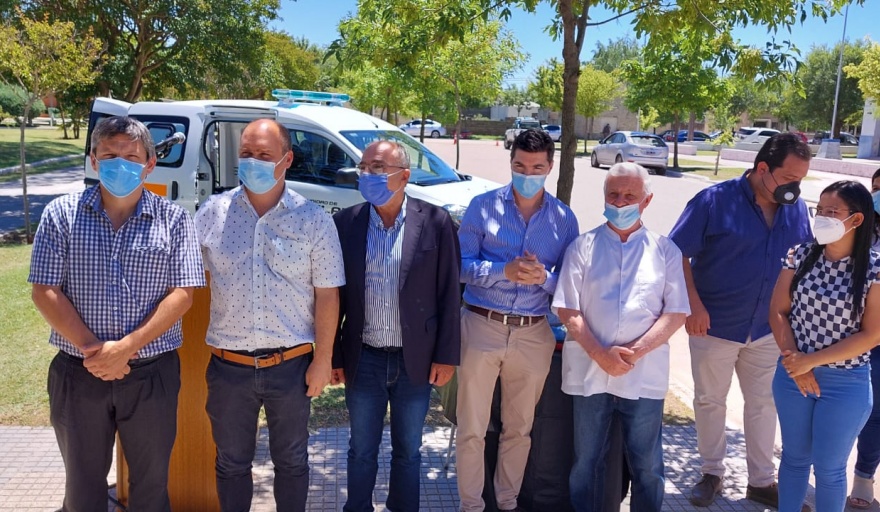 ENTREGARON UNIDADES DE TRASLADO SANITARIO A BALLESTEROS E IDIAZABAL