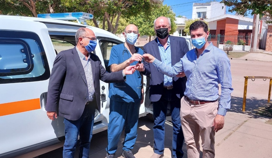 ENTREGARON UNIDADES DE TRASLADO SANITARIO A BALLESTEROS E IDIAZABAL