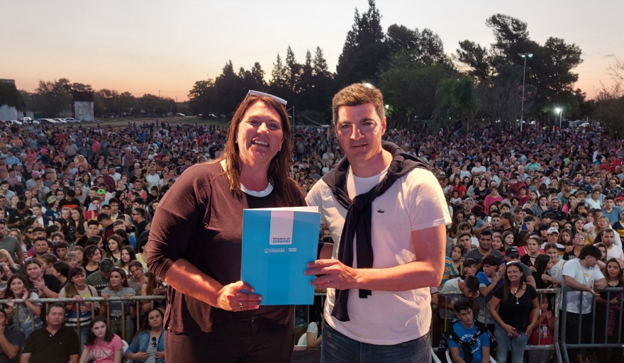 ANTE MÁS DE 10.000 PERSONAS, Q´LOKURA CERRÓ EL FESTIVAL “SAN MARCOS CANTA y BAILA”