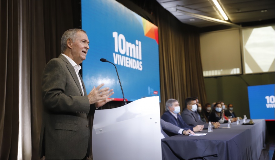 SCHIARETTI FIRMÓ CONVENIOS CON 387 MUNICIPIOS POR EL PROGRAMA 10 MIL VIVIENDAS