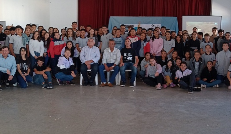 CHILIBROSTE HOMENAJEÓ A LOS HÉROES DE MALVINAS