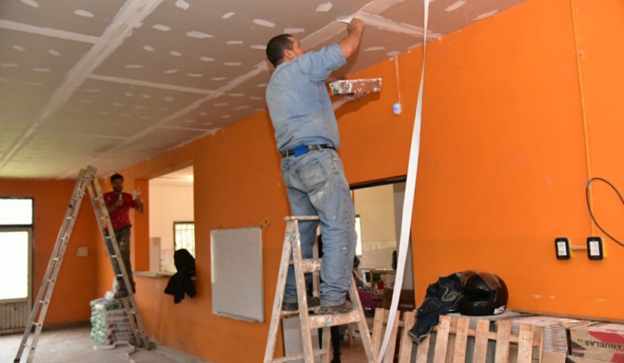 MUNICIPIOS Y COMUNAS RECIBEN MÁS DE 6 MIL MILLONES PARA MANTENIMIENTO DE EDIFICIOS ESCOLARES