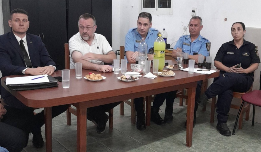 NOETINGER DEBATE ACCIONES SOBRE LAS ADICCIONES PROBLEMÁTICAS