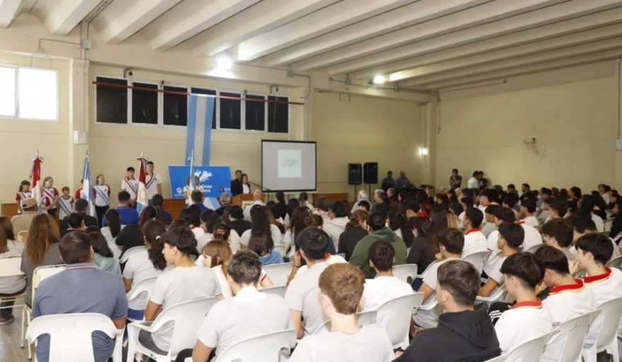 EMOTIVO ACTO EN HONOR A LOS VETERANOS DE MALVINAS EN MONTE MAIZ