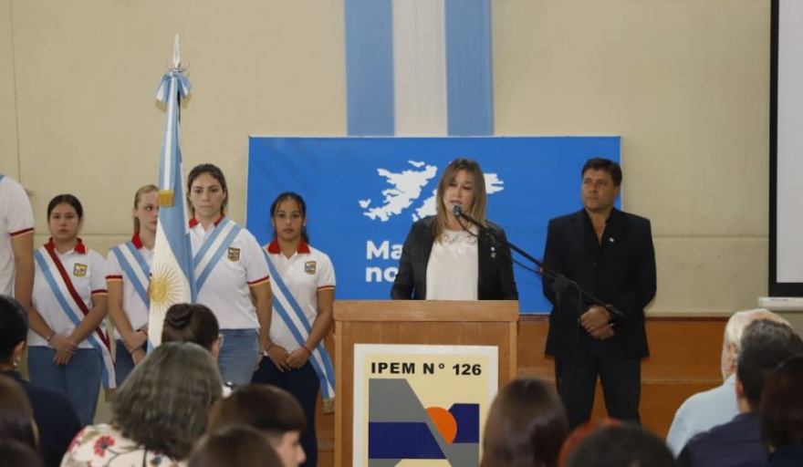 EMOTIVO ACTO EN HONOR A LOS VETERANOS DE MALVINAS EN MONTE MAIZ