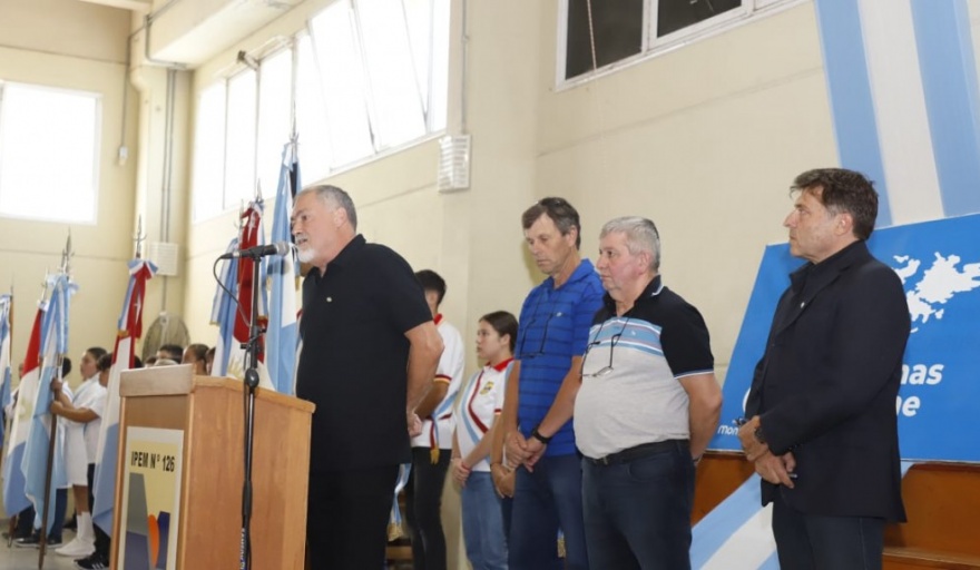 EMOTIVO ACTO EN HONOR A LOS VETERANOS DE MALVINAS EN MONTE MAIZ