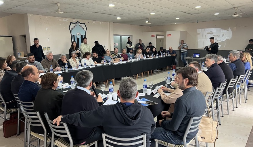 SALUD, LICENCIAS DE CONDUCIR Y COOPERATIVAS FUERON EJE DEL ENCUENTRO DE MAYO EN ANA ZUMARÁN