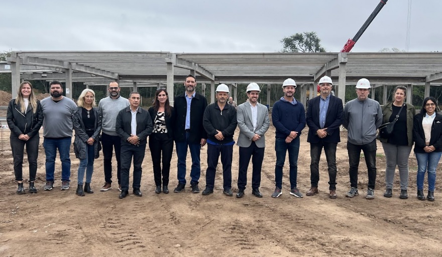 EL MINISTRO PIECKESTAINER SUPERVISÓ LA CONSTRUCCIÓN DEL NUEVO HOSPITAL REGIONAL EN BELL VILLE