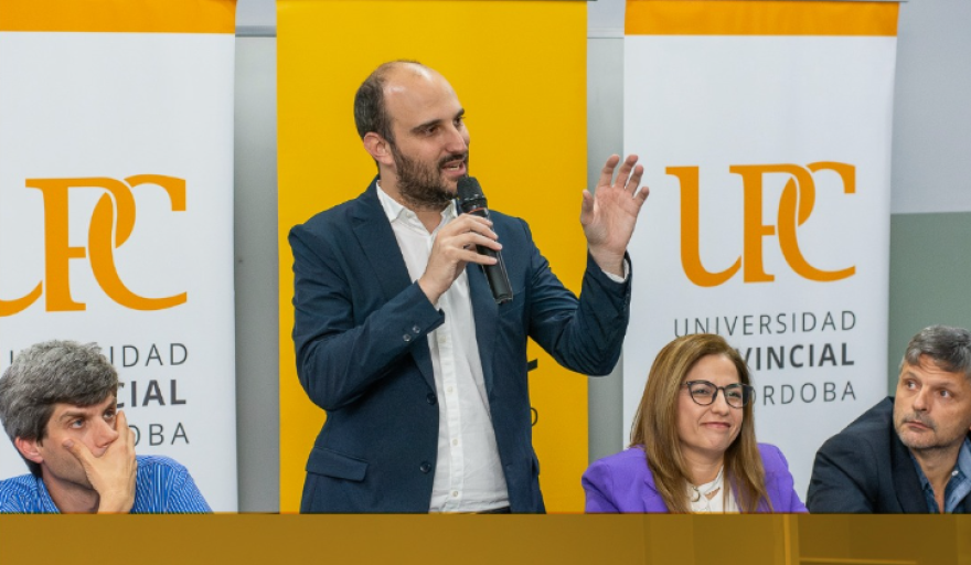 ESTUDIANTES SECUNDARIOS DE BELL VILLE ACCEDEN A LA CREDENCIAL DIGITAL DE LA UPC
