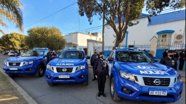 EL MINISTRO DE SEGURIDAD Y LA JEFA DE POLICÍA ENTREGARON EN BELL VILLE CAMIONETAS O Km PARA UNIÓN
