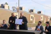 EN WENCESLAO ESCALANTE LLARYORA INAUGURÓ VIVIENDAS Y ENTREGÓ APORTES PARA OBRAS