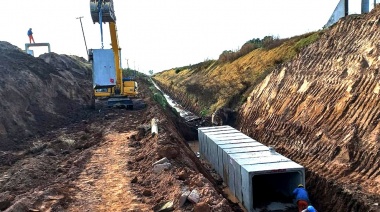 SE READECUA EL CANAL PRINCIPAL EN MONTE MAÍZ PARA MEJORAR EL DRENAJE PLUVIAL