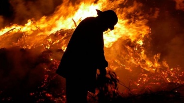 TRAS DOS SEMANAS DE FUEGO ACTIVO LA LUCHA DE BOMBEROS CONTINÚA