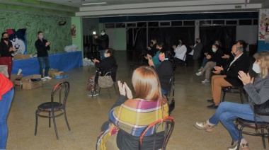 BELL VILLE: ONG´s ENTREGARON KITS DE ÚTILES ESCOLARES A DIVERSAS ENTIDADES