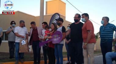 CANALS: EL INTENDENTE BRUNO REALIZÓ LA ENTREGA DE CINCO VIVIENDAS.