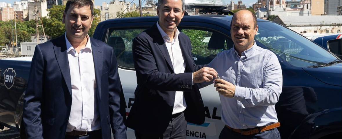IDIÁZABAL y NOETINGER RECIBIERON CAMIONETAS 0 KM PARA FORTALECER SUS GUARDIAS LOCALES