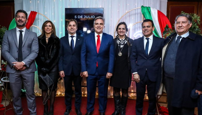 LLARYORA RATIFICÓ SU APOYO A LAS INSTITUCIONES DE BELL VILLE EN LOS FESTEJOS DEL TEATRO COLISEO Y LA SOCIEDAD ITALIANA