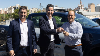 IDIÁZABAL y NOETINGER RECIBIERON CAMIONETAS 0 KM PARA FORTALECER SUS GUARDIAS LOCALES