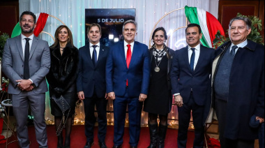 LLARYORA RATIFICÓ SU APOYO A LAS INSTITUCIONES DE BELL VILLE EN LOS FESTEJOS DEL TEATRO COLISEO Y LA SOCIEDAD ITALIANA
